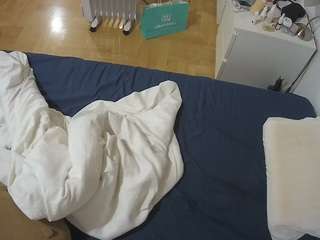 voyeurcam-julmodels-greybed-2