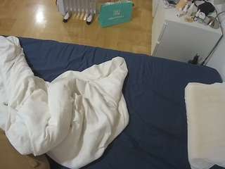 voyeurcam-julmodels-greybed-2