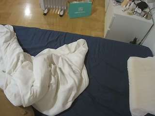 voyeurcam-julmodels-greybed-2