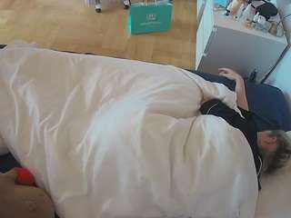 voyeurcam-julmodels-greybed-2