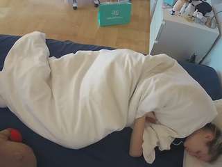 voyeurcam-julmodels-greybed-2