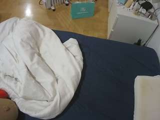 voyeurcam-julmodels-greybed-2