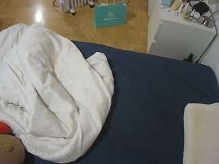 voyeurcam-julmodels-greybed-2