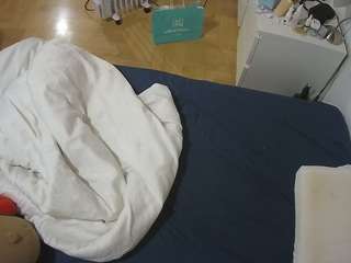 voyeurcam-julmodels-greybed-2