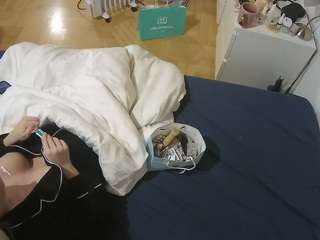 voyeurcam-julmodels-greybed-2