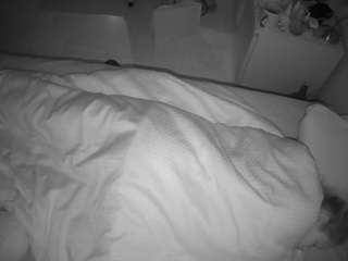 voyeurcam-julmodels-greybed-2