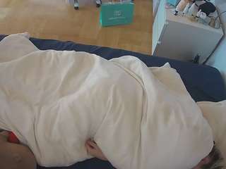 voyeurcam-julmodels-greybed-2