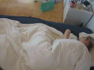 voyeurcam-julmodels-greybed-2