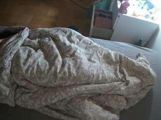 voyeurcam-julmodels-greybed-2