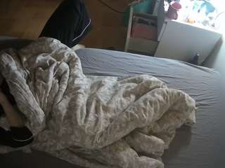 voyeurcam-julmodels-greybed-2