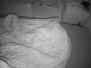 voyeurcam-julmodels-greybed-2