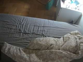 voyeurcam-julmodels-greybed-2