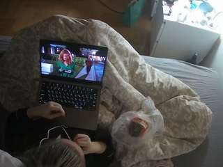 voyeurcam-julmodels-greybed-2