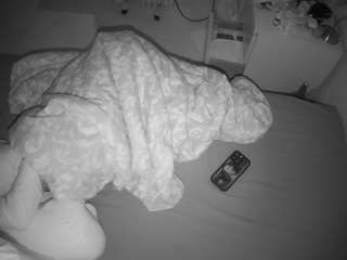 voyeurcam-julmodels-greybed-2