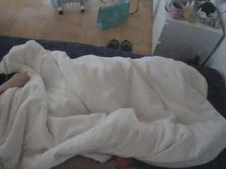 voyeurcam-julmodels-greybed-2