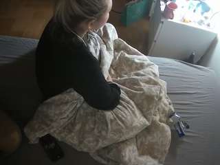 voyeurcam-julmodels-greybed-2