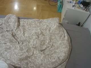 voyeurcam-julmodels-greybed-2