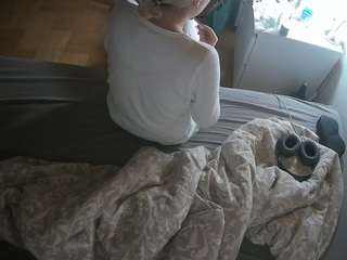 voyeurcam-julmodels-greybed-2