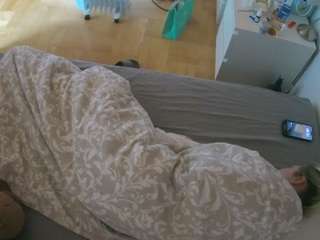 voyeurcam-julmodels-greybed-2