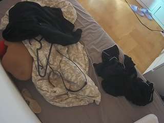 voyeurcam-julmodels-greybed-2