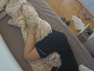 voyeurcam-julmodels-greybed-2