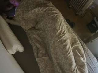 voyeurcam-julmodels-greybed-2