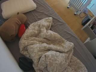 voyeurcam-julmodels-greybed-2