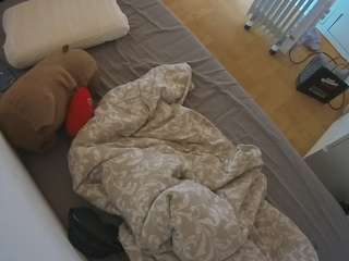 voyeurcam-julmodels-greybed-2