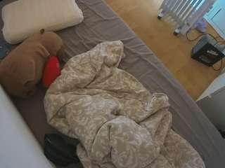 voyeurcam-julmodels-greybed-2