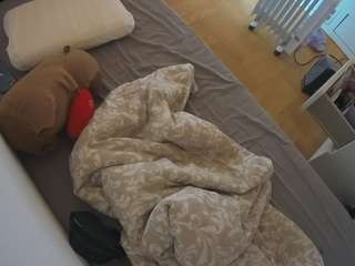 voyeurcam-julmodels-greybed-2