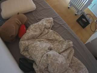 voyeurcam-julmodels-greybed-2