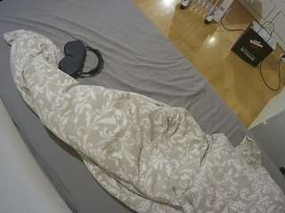 voyeurcam-julmodels-greybed-2 webcam