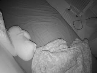 voyeurcam-julmodels-greybed-2 webcam