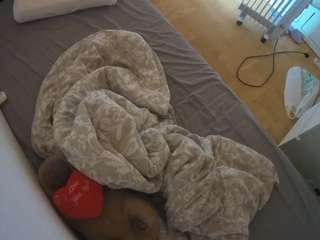 voyeurcam-julmodels-greybed-2 webcam