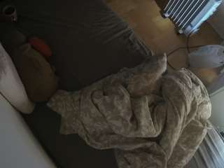 voyeurcam-julmodels-greybed-2 webcam