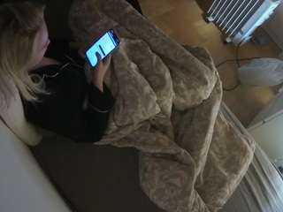 voyeurcam-julmodels-greybed-2 webcam