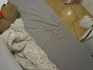 voyeurcam-julmodels-greybed-2