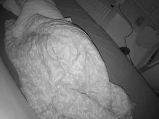 voyeurcam-julmodels-greybed-2 webcam