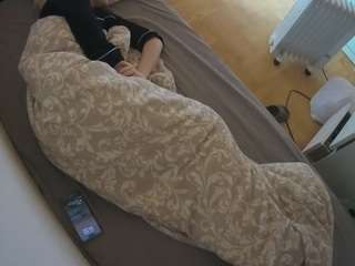 voyeurcam-julmodels-greybed-2