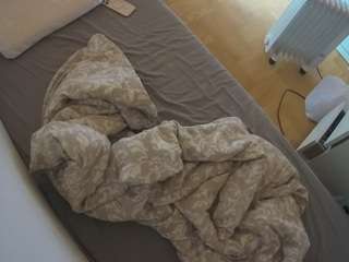 voyeurcam-julmodels-greybed-2