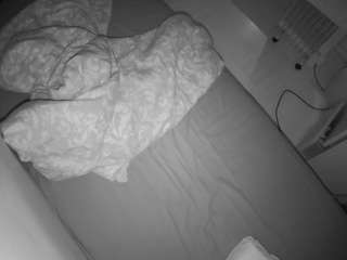 voyeurcam-julmodels-greybed-2 webcam