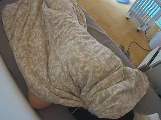 voyeurcam-julmodels-greybed-2