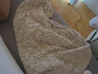 voyeurcam-julmodels-greybed-2 webcam