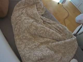 voyeurcam-julmodels-greybed-2