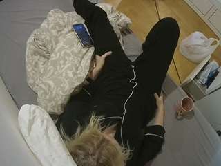 voyeurcam-julmodels-greybed-2