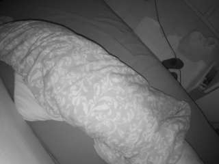 voyeurcam-julmodels-greybed-2