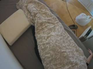 voyeurcam-julmodels-greybed-2