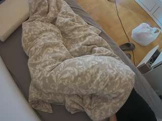 voyeurcam-julmodels-greybed-2