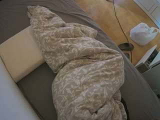 voyeurcam-julmodels-greybed-2