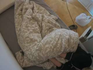 voyeurcam-julmodels-greybed-2